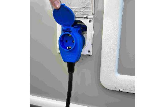 Montering av strøm kabel og sikringer